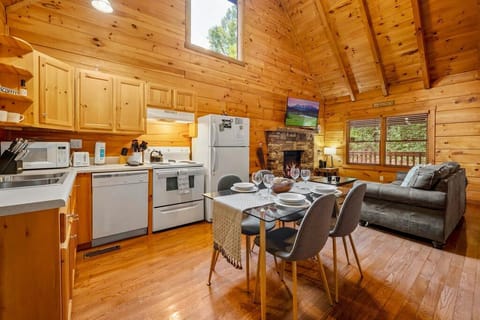 Cabin, 1 Queen Bed with Sofa bed, Hot Tub | Private kitchen | Fridge, microwave, oven, stovetop