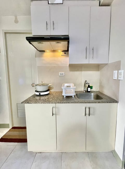 Apartment | Private kitchen | Fridge, microwave, stovetop, electric kettle