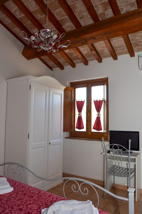 Traditional Double Room | Desk, free WiFi