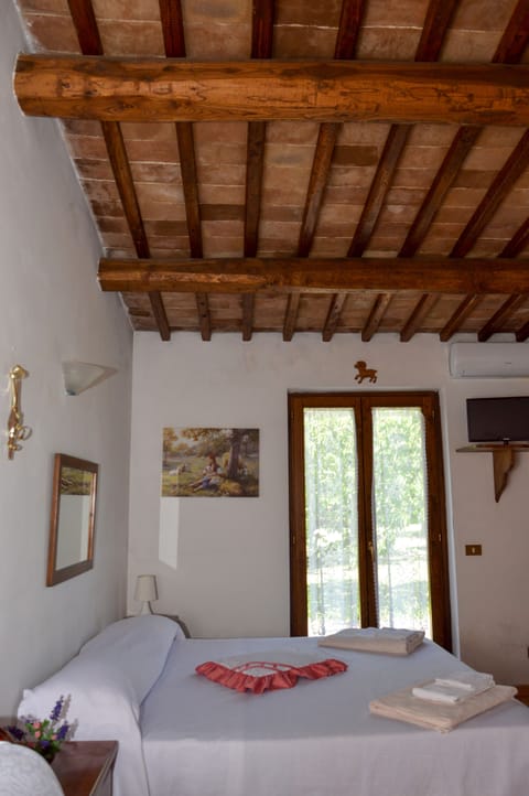 Traditional Studio | Desk, free WiFi