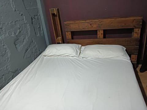 Double Room | Desk, free WiFi, bed sheets