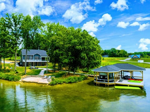 Your family will enjoy our large private lakefront lot with 250' of waterfront property, a private sandy beach, amazing private dock and boat house with a tiki bar, comfy lounge area for relax