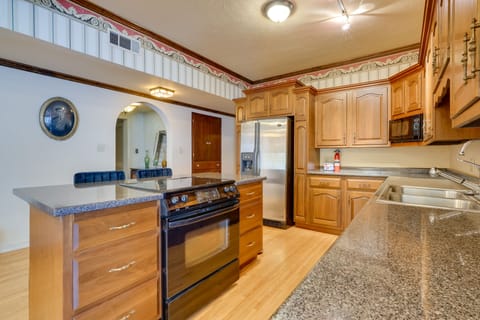 House (3 Bedrooms) | Private kitchen | Microwave, oven, stovetop, dishwasher