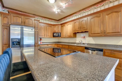 House (3 Bedrooms) | Private kitchen | Microwave, oven, stovetop, dishwasher