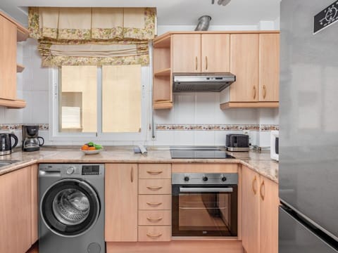 Cabinetry, Countertop, Property, Building, Kitchen Stove, Kitchen, Home Appliance, Kitchen Appliance, Wood, Gas Stove