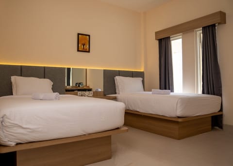 Deluxe Room, Multiple Beds | Desk, free WiFi, bed sheets