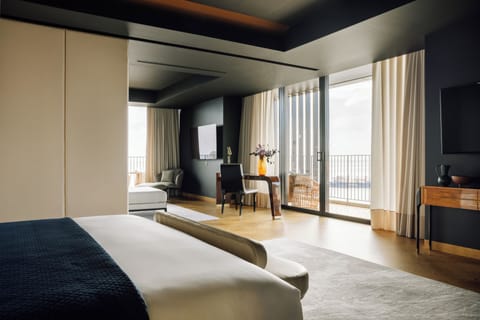 Corner Suite | Premium bedding, pillowtop beds, minibar, in-room safe