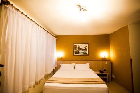 Standard Double Room | Desk, laptop workspace, free WiFi