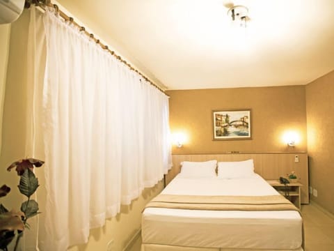 Standard Double Room | Desk, laptop workspace, free WiFi