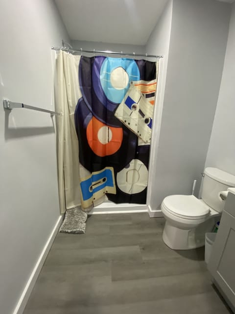 Standard Apartment | Bathroom | Shower, hair dryer, towels