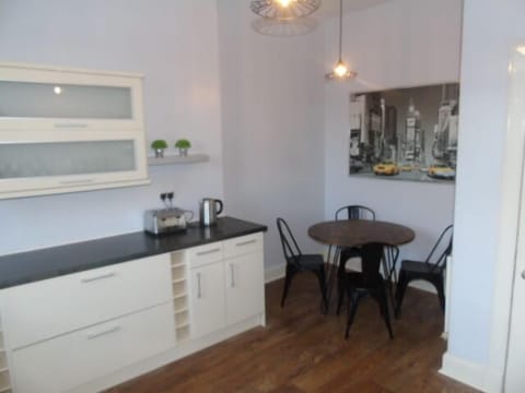 Kitchen/Dining Area (1)