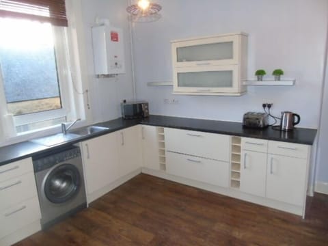 Kitchen/Dining Area (2)