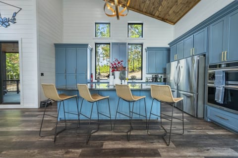 Plenty of room to enjoy your morning coffee