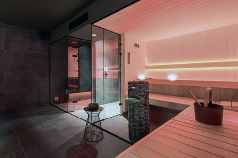 Sauna, steam room