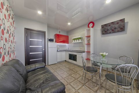 Apartment | Private kitchen | Full-size fridge, stovetop, griddle, cookware/dishes/utensils