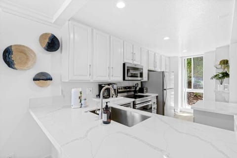 Fully equipped kitchen to cook up some of your favorite vacation foods