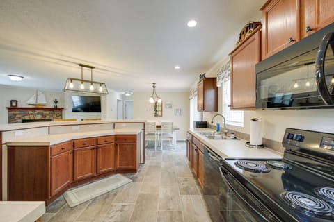 House (3 Bedrooms) | Interior