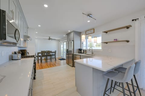 House (5 Bedrooms) | Private kitchen | Microwave, oven, stovetop, dishwasher