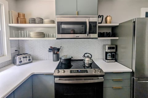 Plenty of small appliances for all your cooking needs