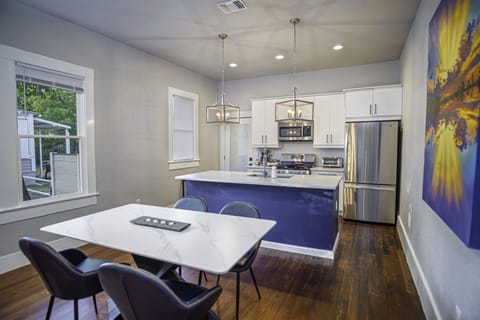 House (2 Bedrooms) | Dining room