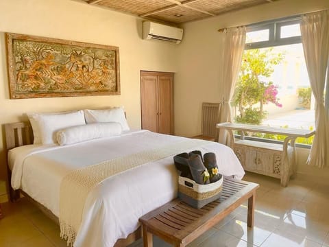 Panoramic Villa, 1 Queen Bed | Minibar, in-room safe, desk, laptop workspace