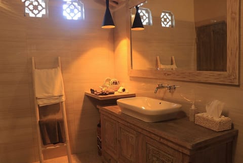 Panoramic Villa, 1 Queen Bed | Bathroom | Shower, free toiletries, bathrobes, bidet
