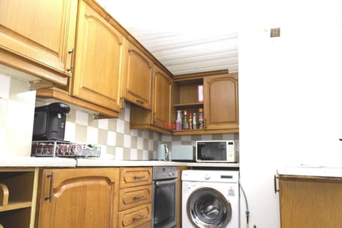 House | Private kitchen | Fridge, microwave, oven, stovetop