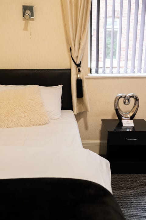 Standard Single Room with Private External Bathroom | Iron/ironing board, free WiFi, bed sheets