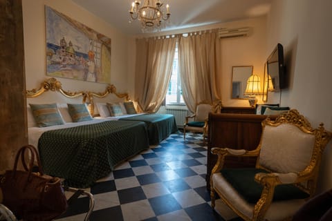 Camera Junior San Luca | 1 bedroom, minibar, individually furnished, cribs/infant beds