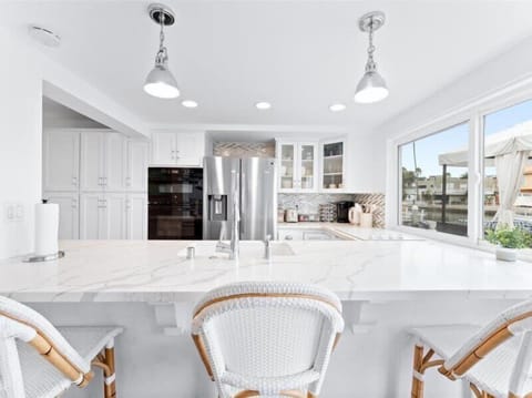 3 guests can sit comfortably at the large kitchen island.