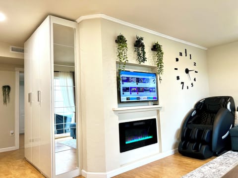 Fireplace, Smart TV & Massage Chair