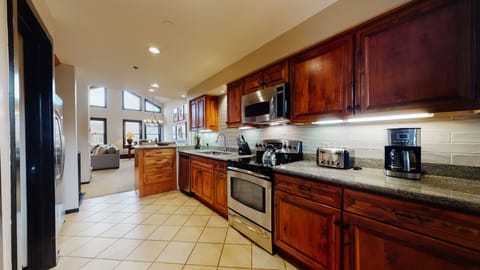 Premier Room, 3 Bedrooms | Private kitchen | Full-size fridge, microwave, oven, stovetop