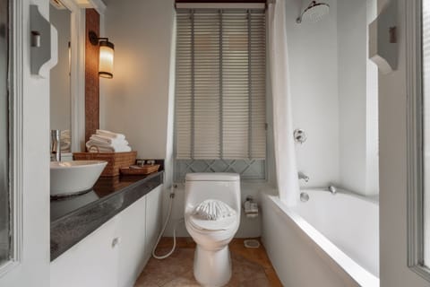 Poolside Thai Villa Twin bed | Bathroom | Separate tub and shower, rainfall showerhead, hair dryer, bathrobes