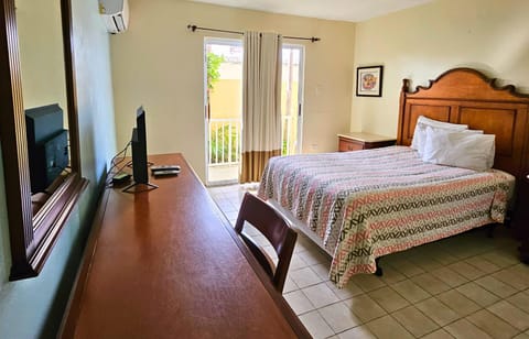 Comfort Room, 1 Double Bed, Balcony, Garden View | Individually decorated, individually furnished, desk, laptop workspace