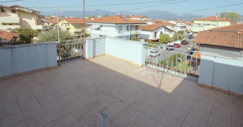 House, 2 Bedrooms, Smoking, Balcony | Balcony