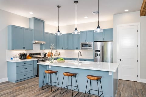 Island with bar seating