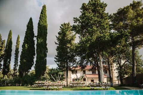 Activities, Amenities, Balcony / Terrace / Patio, Building Exterior, Garden, Hot Tub, Pool, Room Detail, Spring, Summer