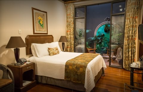 Deluxe Room, 1 Queen Bed, Patio | Premium bedding, pillowtop beds, minibar, in-room safe
