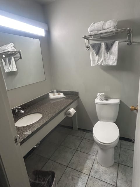 Deluxe Quadruple Room, 2 Queen Beds, Refrigerator & Microwave, Partial Ocean View | Bathroom | Combined shower/tub, free toiletries, hair dryer, towels