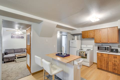 Apartment (2 Bedrooms) | Private kitchen | Paper towels