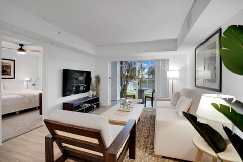 Superior Apartment, 2 Bedrooms, Non Smoking, Pool Access | Living room