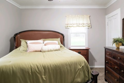 Queen bed on main floor