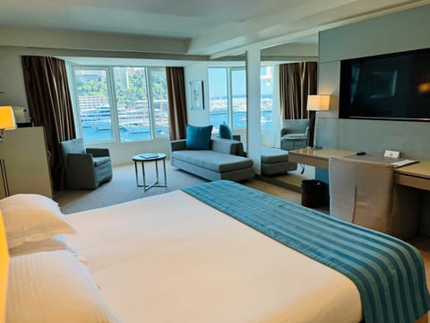 Junior Suite | Premium bedding, minibar, in-room safe, desk