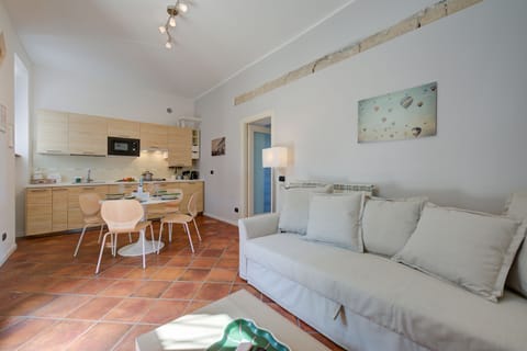 Honeymoon Apartment, 1 Bedroom, Lakeside (Il Nido Del Cigno Pied dans l'eau) | Living area