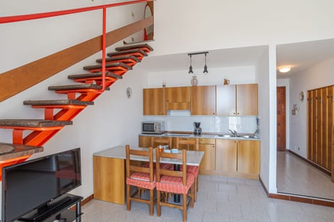 Honeymoon Apartment, 1 Bedroom, Mountainside (CO.RI. Appartamenti 4) | Private kitchen | Fridge, microwave, stovetop, coffee/tea maker