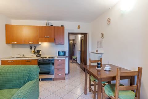 Honeymoon Apartment, 1 Bedroom, Mountainside (CO.RI. Appartamenti Dependance) | Private kitchen | Fridge, microwave, stovetop, coffee/tea maker