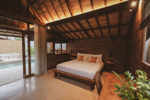 Villa Cahaya | Premium bedding, down comforters, minibar, desk