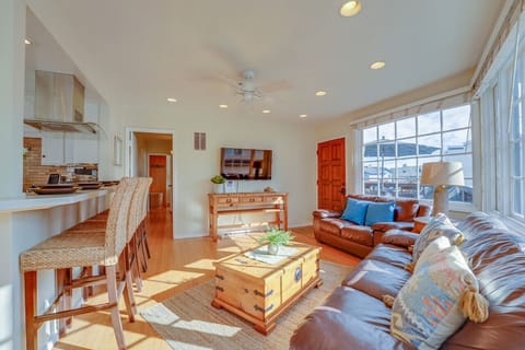 Casa de Playa- South Mission Beach Escape! Upstairs 3 Bed/ 2 Bath