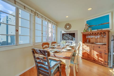 Casa de Playa- South Mission Beach Escape! Upstairs 3 Bed/ 2 Bath