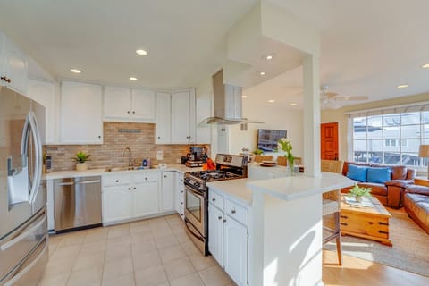 Casa de Playa- South Mission Beach Escape! Upstairs 3 Bed/ 2 Bath